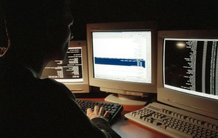 Site-ul Forţelor navale regale britanice, atacat de un hacker român