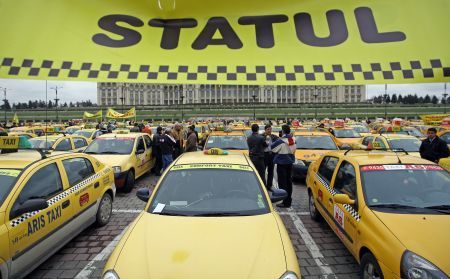 Taximetriştii protestează în Bucureşti