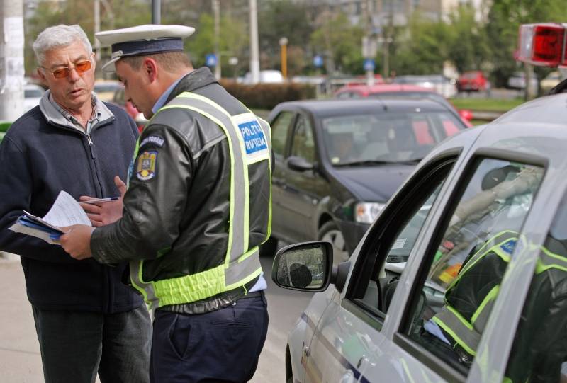 80 de poliţişti rutieri, detaşaţi în Capitală de sărbători