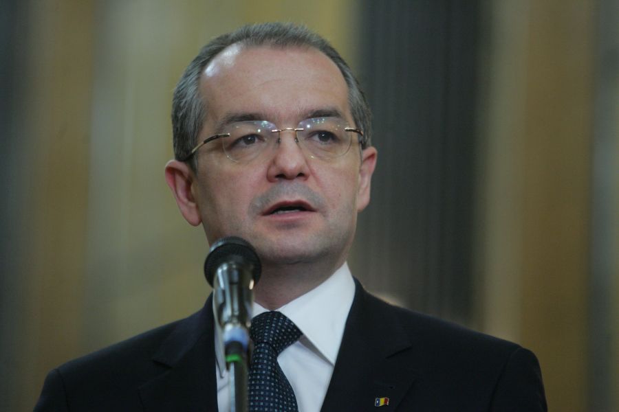 Boc a format un comitet care să modifice legislaţia de restituire a proprietăţilor