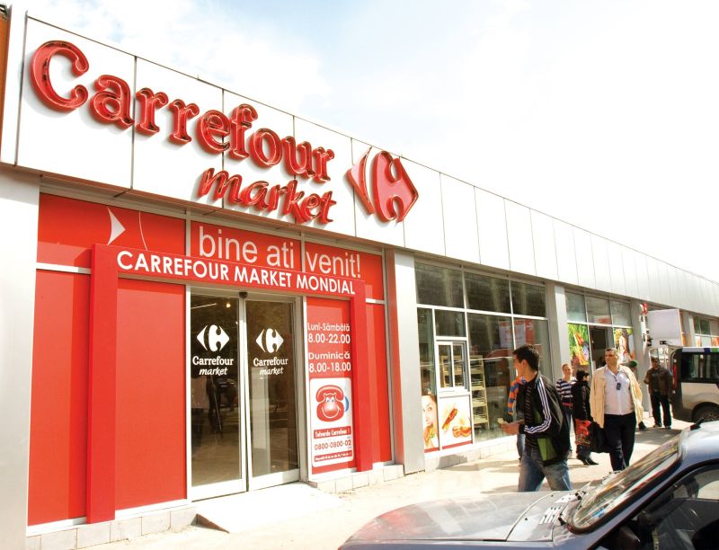 Carrefour va plăti o despăgubire de 20.000 de euro unei femei care a alunecat în magazin