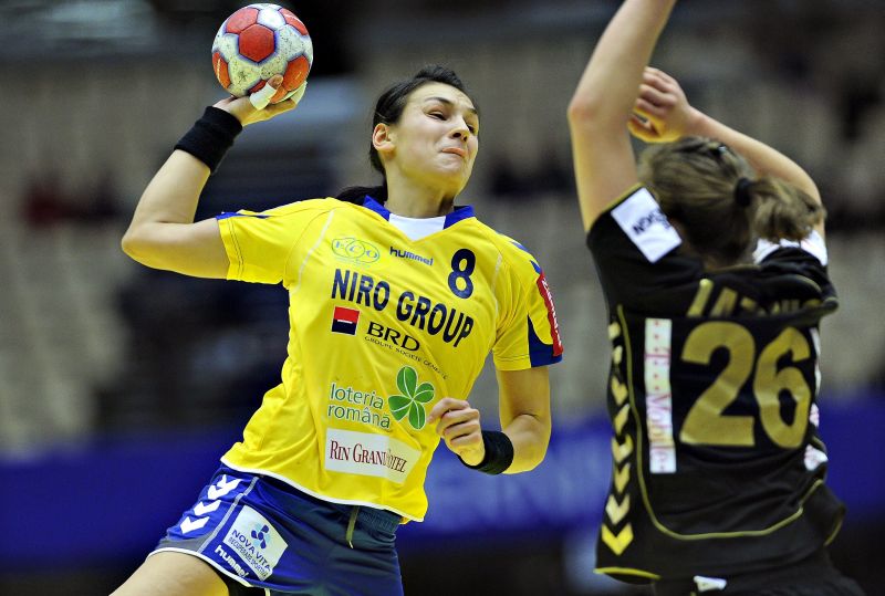 CE 2010 HANDBAL: România, victorie cu emoţii cu Muntenegru