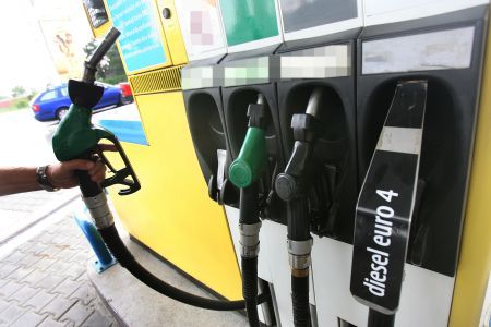 Codul Fiscal se modifică din nou: scumpiri la carburanţi şi ţigări