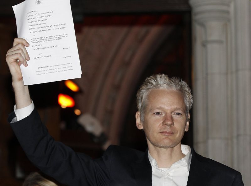 Fondatorul WikiLeaks e liber. Assange: "Sper să-mi pot continua munca"