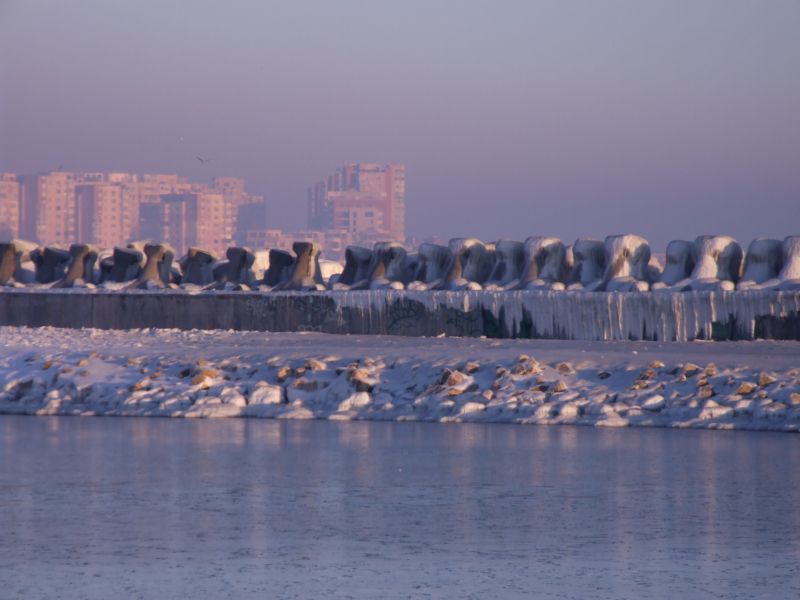 Furtună şi porturi închise pe litoral