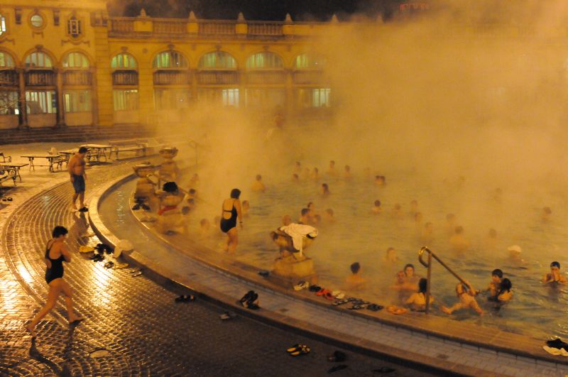 Iarna, la scăldat în Budapesta