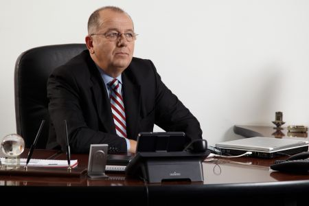 Încolţită, ANPC îşi menţine poziţia în războiul creditelor