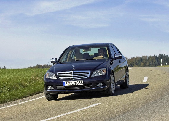 Mercedes-Benz nu mai face faţă cererii crescute, onorează comenzile cu întârziere