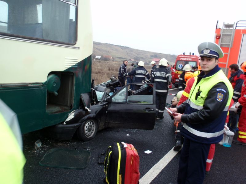 Militari răniţi grav într-un accident rutier