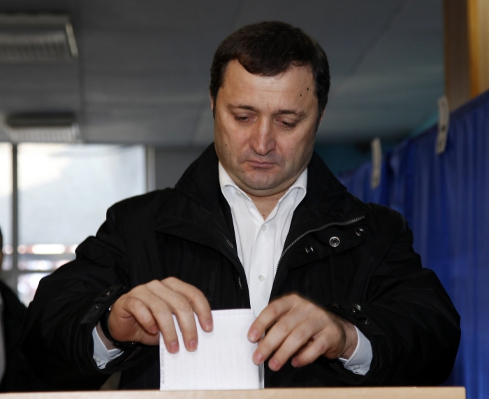Moldovenii renumără voturile, partidele renegociază alianţe