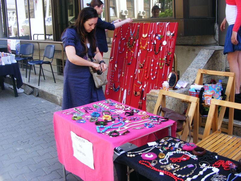 Târg de handmade la Palatul Şuţu, înainte de Moş Nicolae