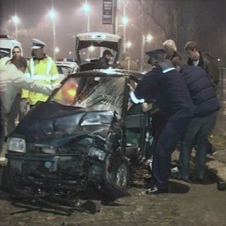 Trei morţi şi patru răniţi într-un accident pe DN 7, în judeţul Arad