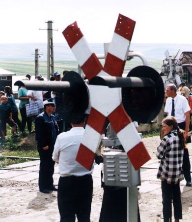 Un tren a lovit o maşină în Botoşani. Patru oameni au murit. Şoferul nu a acordat prioritate