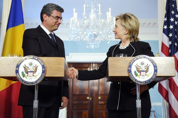 WikiLeaks: Clinton a cerut datele biometrice ale liderilor români
