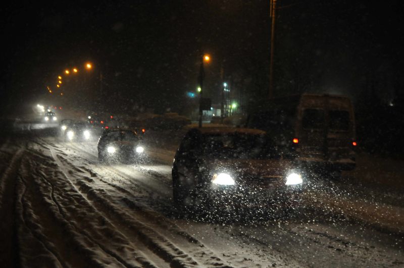 Zăpada a blocat traficul în Hunedoara