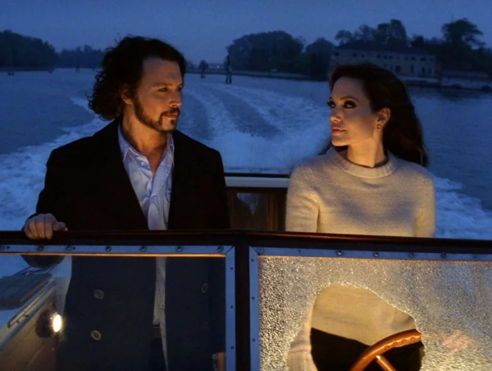 Angelina Jolie şi Johnny Depp, o pereche nepotrivită şi în film