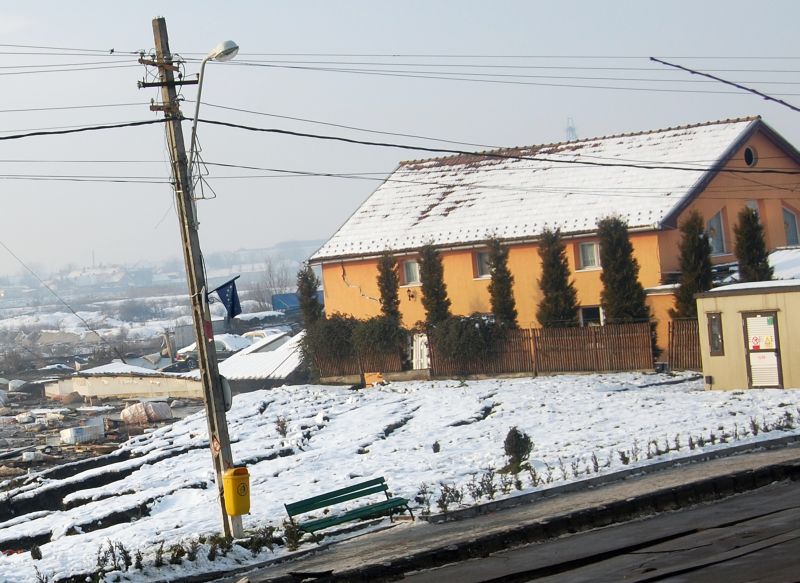 Au apărut crăpături în casele din Ocna Mureş