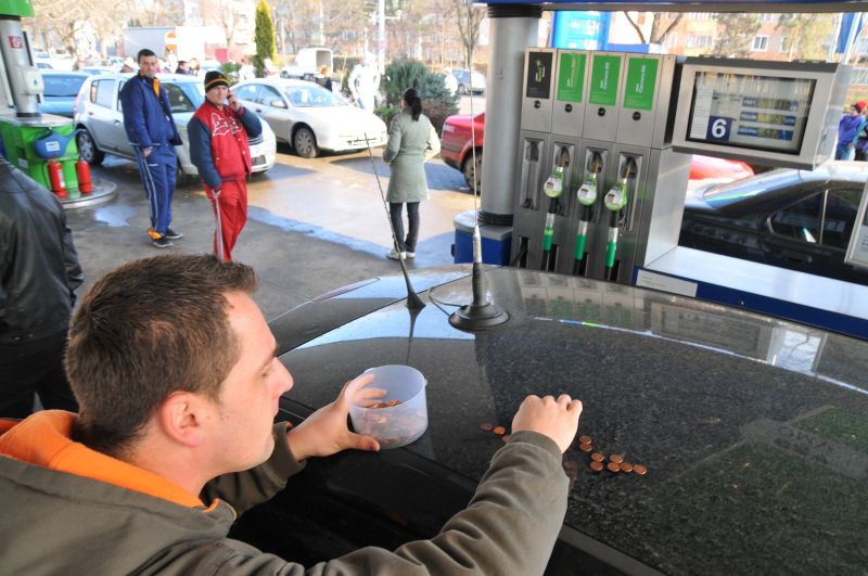 Benzinăriile, blocate din nou de şoferi