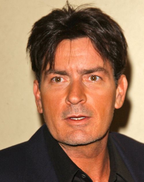 Charlie Sheen, spitalizat de urgenţă