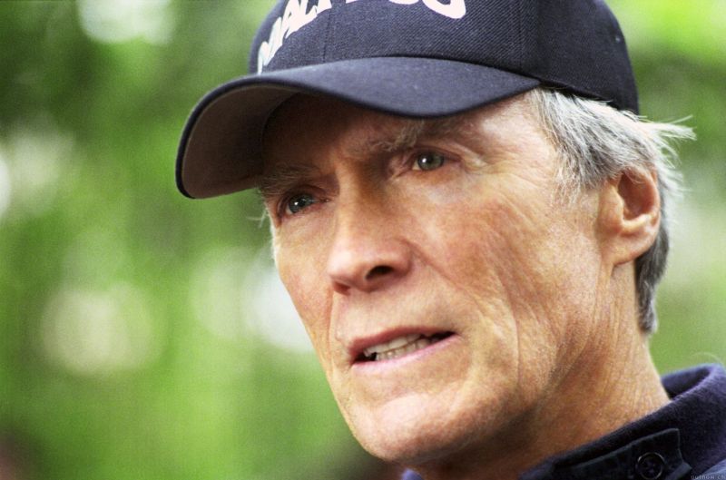 Clint Eastwood va regiza noul ''A star is born"