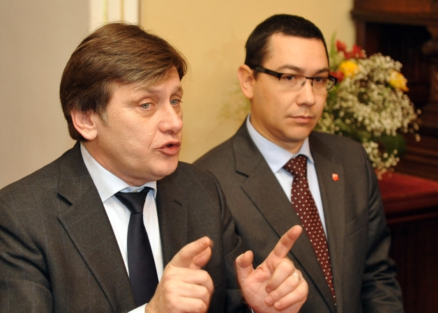 Crin Antonescu şi Victor Ponta au jucat hora unirii opoziţiei