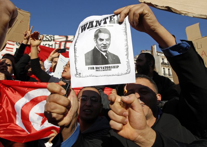 Cum i-a scos WikiLeaks pe tunisieni în stradă