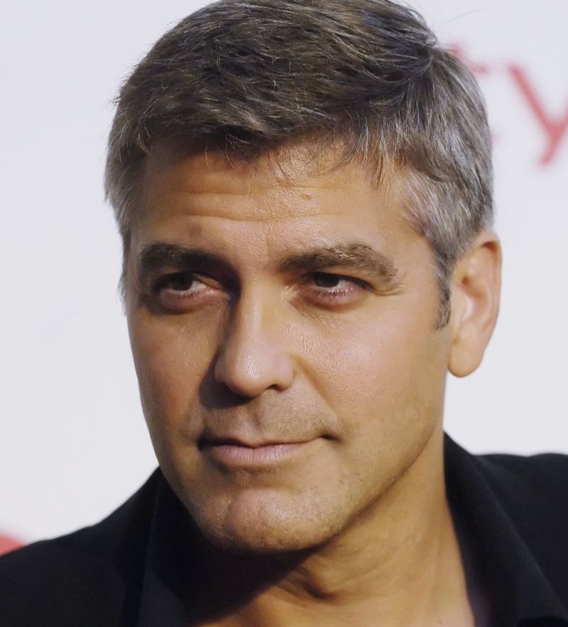 George Clooney s-a refăcut după ce a contractat malarie în Sudan