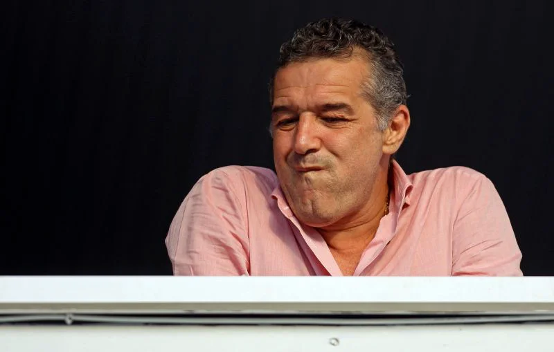 Gigi Becali îşi bate joc de Majearu