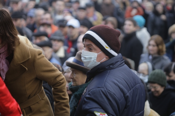 Gripa porcină omoară, dar nu-i sperie pe români