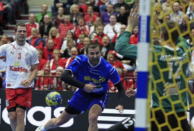 HANDBAL CM 2011. România, făcută una cu podeaua!