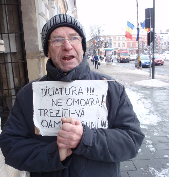 Încă un clujean a protestat în centrul oraşului