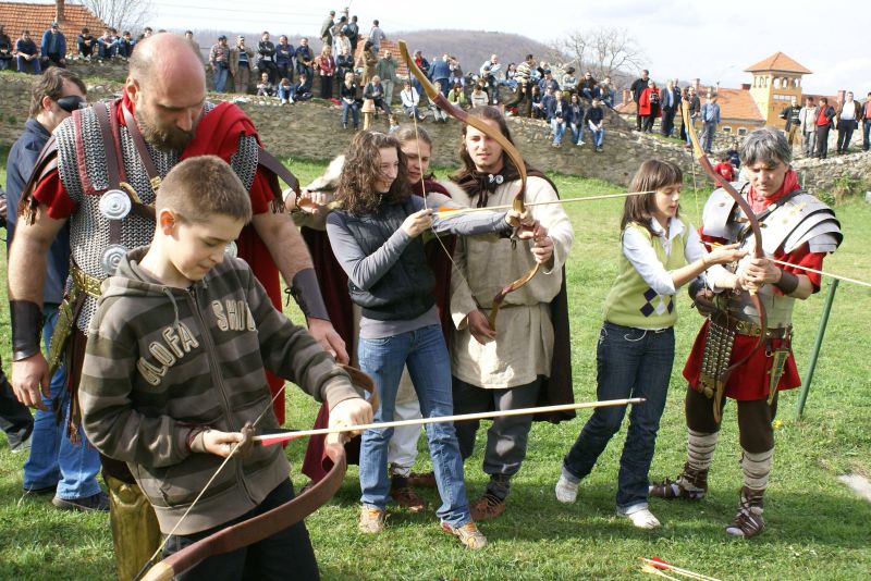 Lecţii de istorie "pe viu" în şcolile din Hunedoara