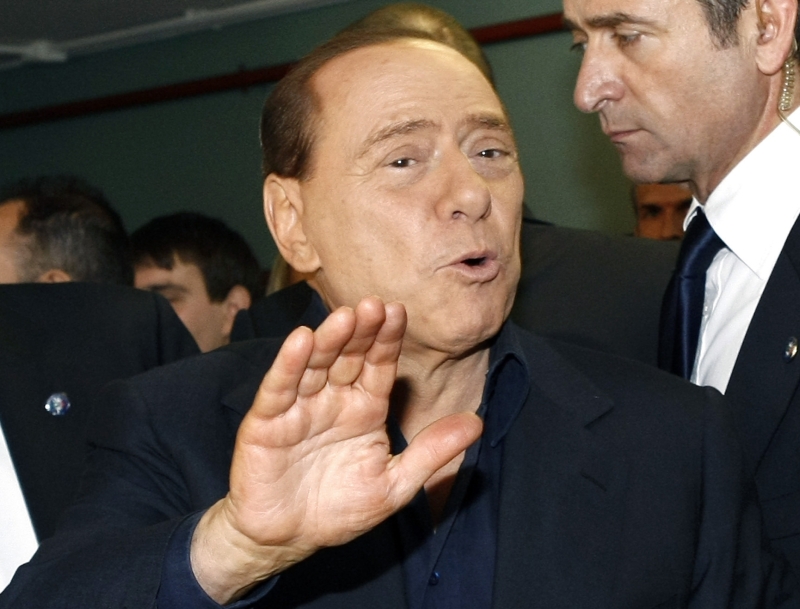 O tânără admite că a făcut sex cu "generosul şi bunul" Berlusconi