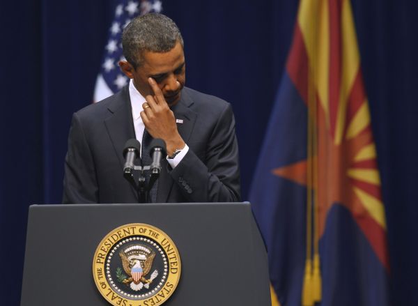 Obama, vizibil emoţionat la comemorarea victimelor atacului din Tucson