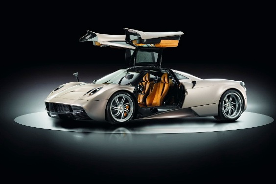 Pagani prezintă Huayra, supermodelul de un milion de euro