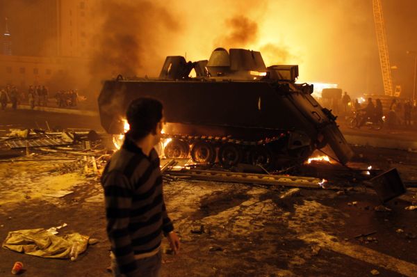 Poliţia a deschis focul asupra protestatarilor din Cairo. Pentru prima oară în 30 de ani, Egiptul are vicepreşedinte | MULTIMEDIA