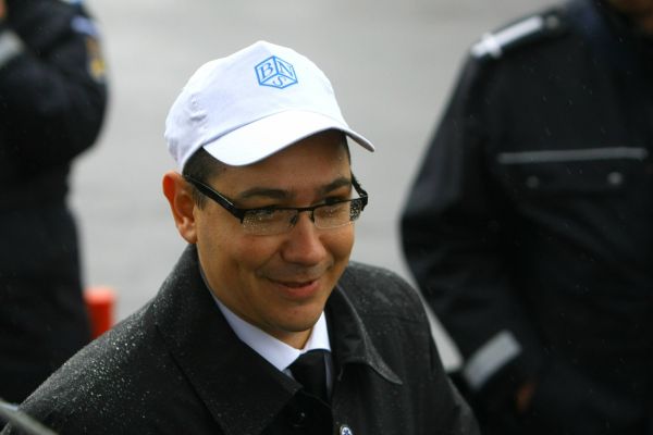 Ponta îşi avertizează colegii: cine critică alianţa cu PNL şi PC pleacă din PSD