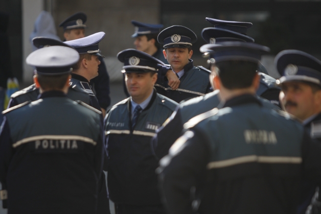 Reforma ministrului Igaş: poliţiştii pleacă, miliţienii rămân