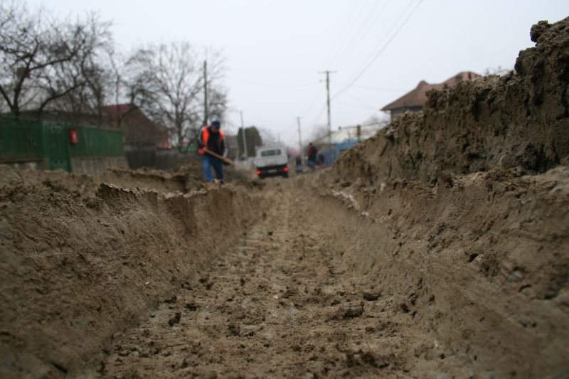 Strada unde noroiul ajunge până gleznă