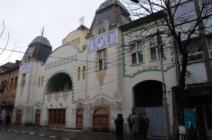 Teatrul de la poalele cetăţii Deva se redeschide în plină criză