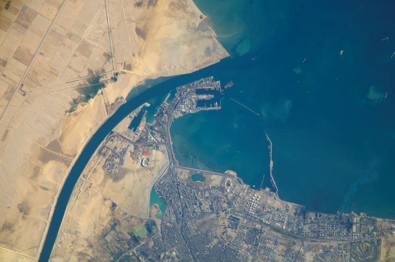 Armata egipteană permite unor nave militare iraniene să traverseze Canalul Suez