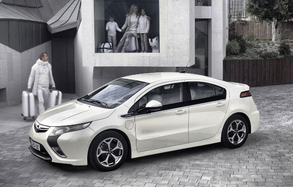 Autoturismul electric-hibrid Opel Ampera, pregătit să iasă pe şoselele Europei