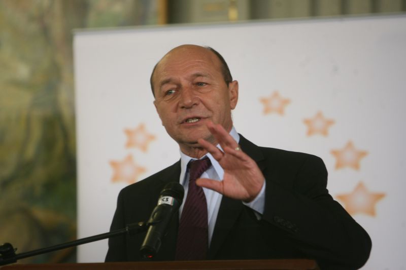 Băsescu: Distribuirea contribuţiei la Mecanismul de Stabilitate dezavantajează România