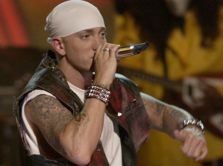 Eminem, un milion de dolari din reclamă la ceai