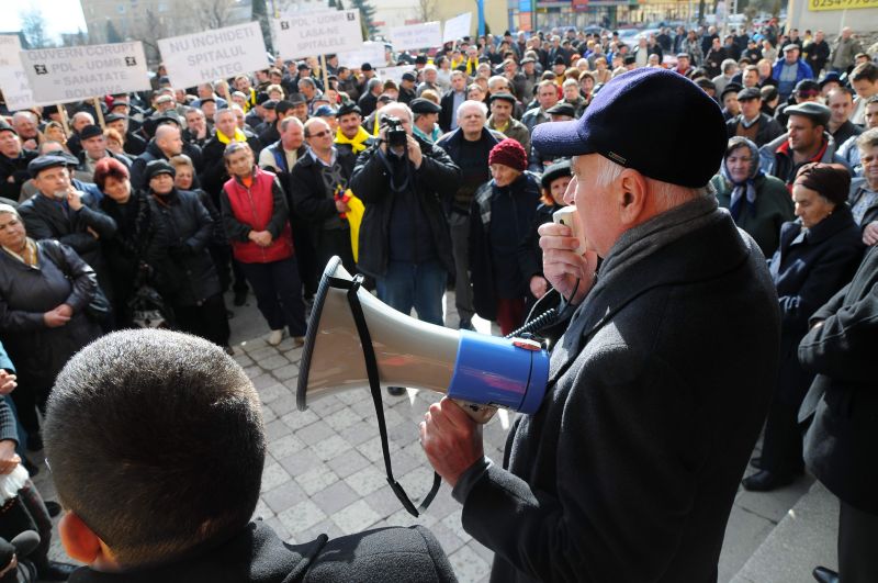 Miting pentru salvarea spitalului din Haţeg