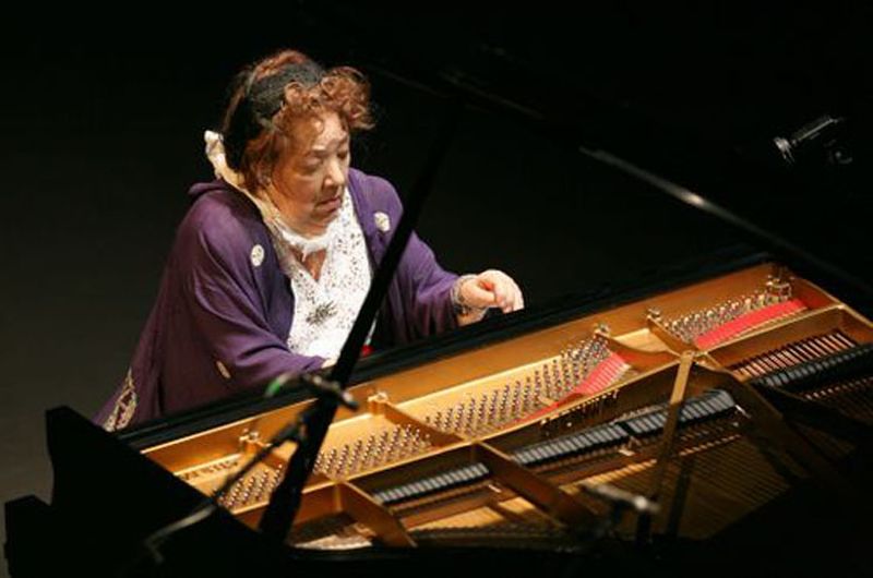 Pianista surdă, concerte la Timişoara şi la Bucureşti