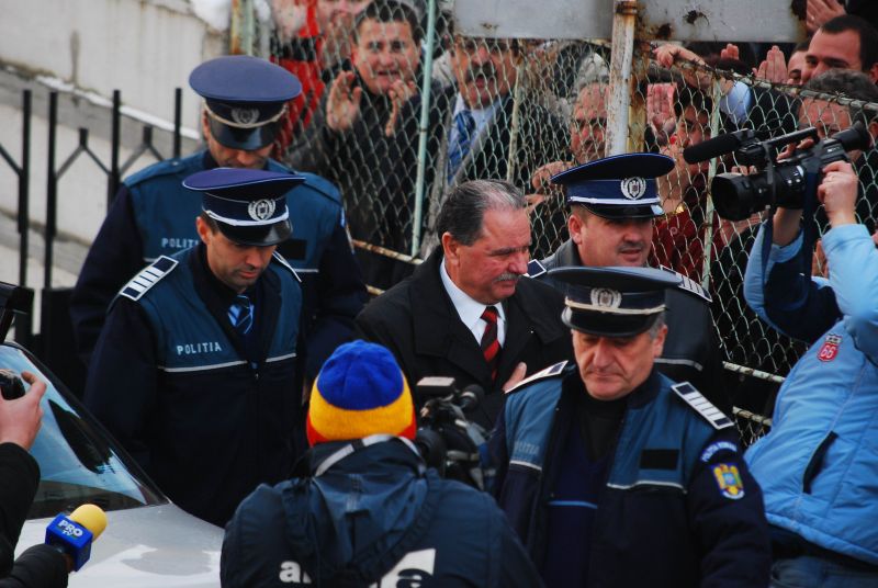 Preşedintele CJ Argeş, cercetat în libertate