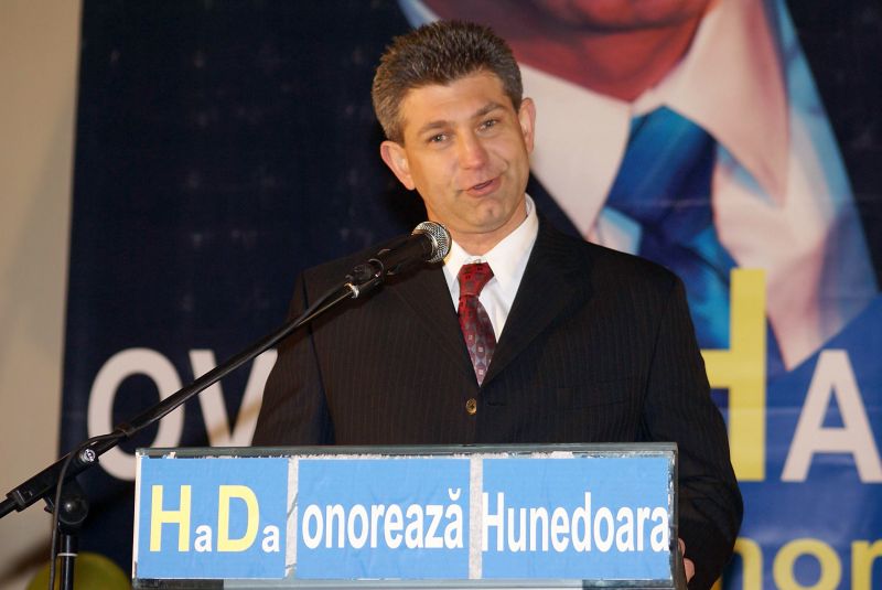 Primarul şi viceprimarul Hunedoarei, trimişi în judecată: "Este un dosar cu iz politic"