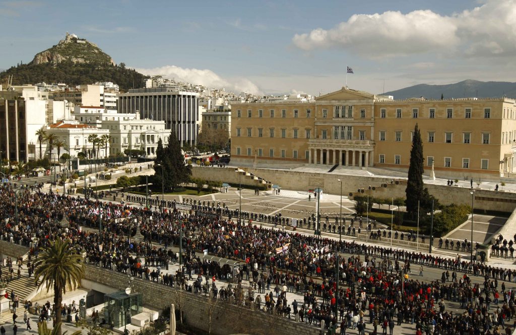 Proteste la Atena: „Niciun sacrificiu pentru plutocraţie!”