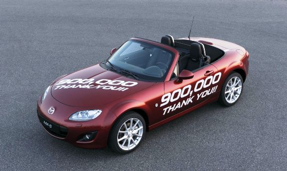 Record Guinness: Mazda a construit roadsterul MX-5 cu numărul 900.000